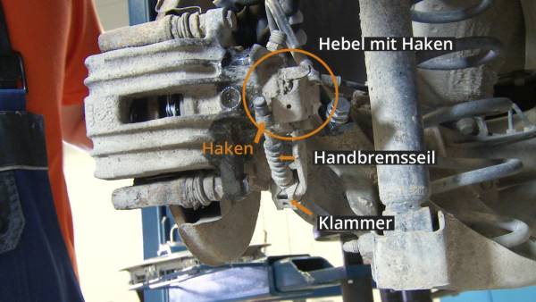 Bremse wechseln Hinterachse - Einbauanleitung VW Golf 4